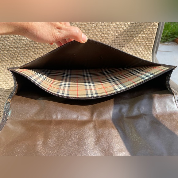 Burberry Vintage Clutch Bag - Picture 10 of 15
